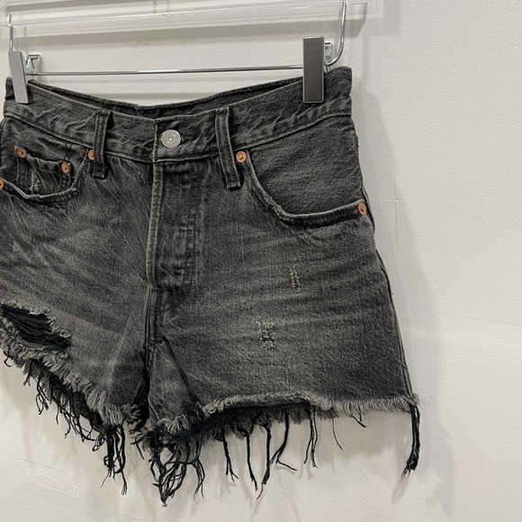 Levi’s 501 Denim Shorts Slashed Black Distressed Frayed Hem Cotton Button Fly 25 - Picture 3 of 10